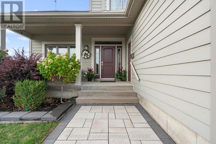 Property Photo:  414 Brock Street  ON K6V 7A1 