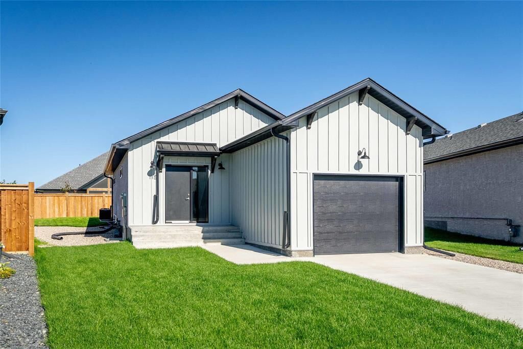 Property Photo:  115 Winston Place  MB R5G 2W4 