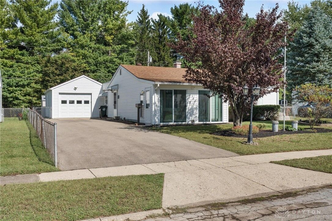 Property Photo: 1342 Kylemore Drive OH 45385