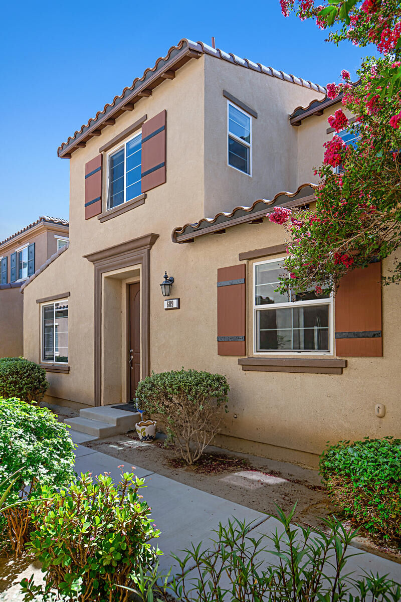 Property Photo:  609 Calle Vibrante  CA 92211 