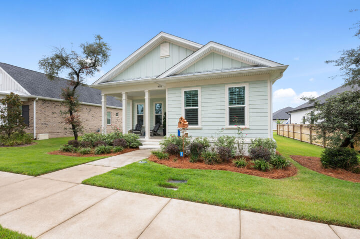 Property Photo: 403 Sweetgrass Lane FL 32578