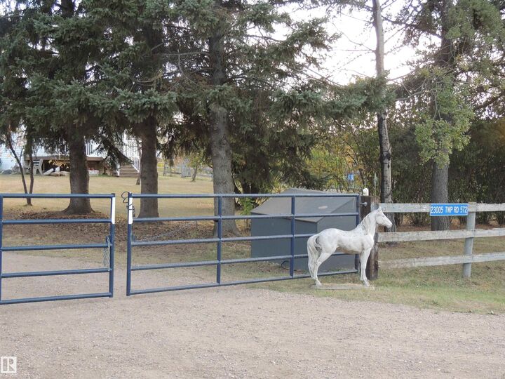 Property Photo:  23005 Twp Road 572  AB T0A 1N5 