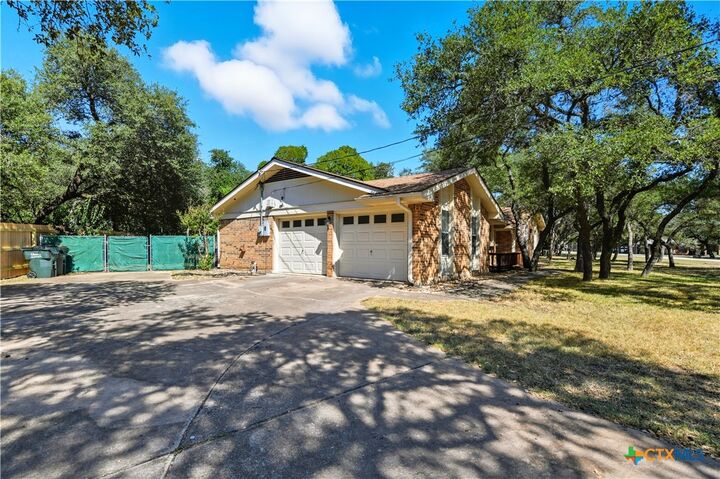 Property Photo:  601 Serenada Drive  TX 78628 