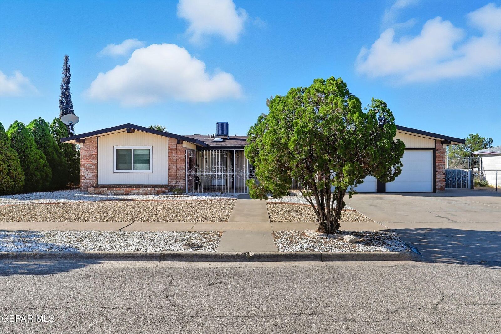 Property Photo:  10608 Lakewood Avenue  TX 79935 