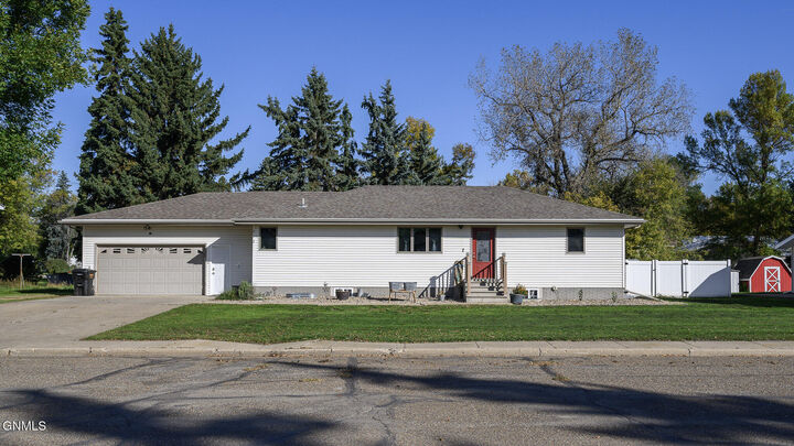 Property Photo:  212 Main Street E  ND 58530 