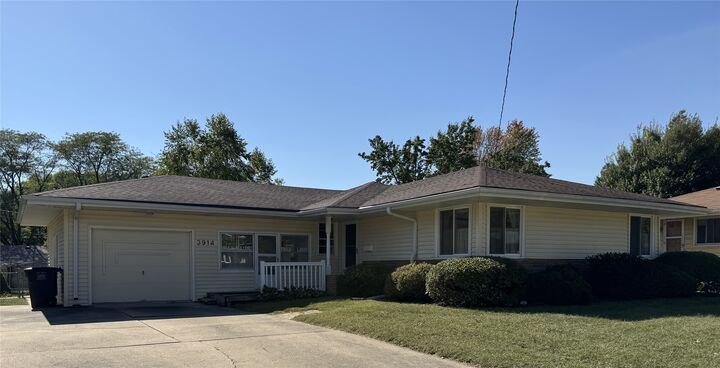 Property Photo: 3914 Dosh Road IA 50310