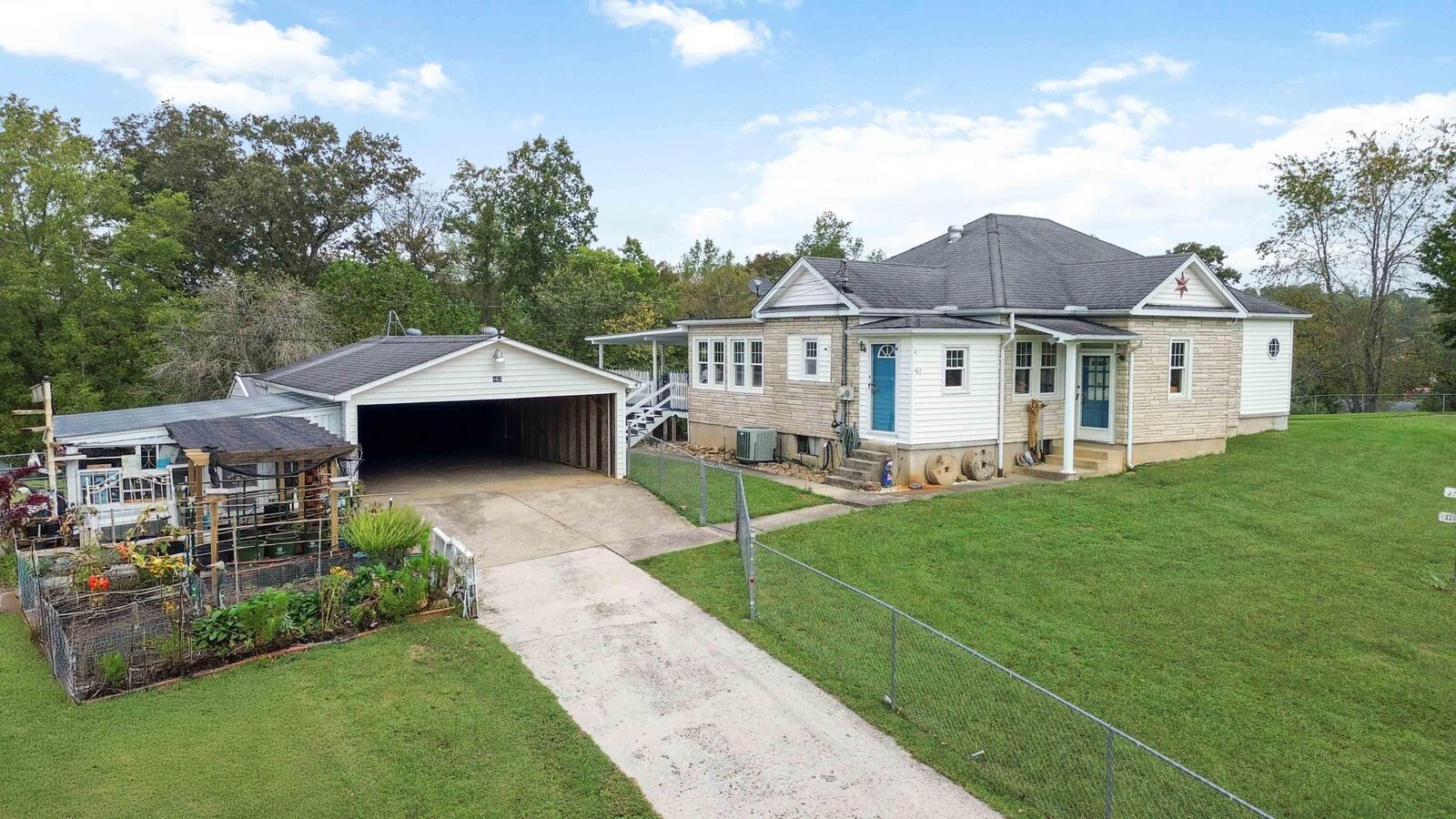 Property Photo: 463 Mc Guire Avenue KY 41311