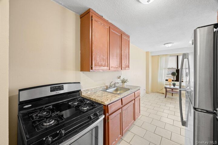 Property Photo:  1966 Newbold Avenue 108  NY 10472 
