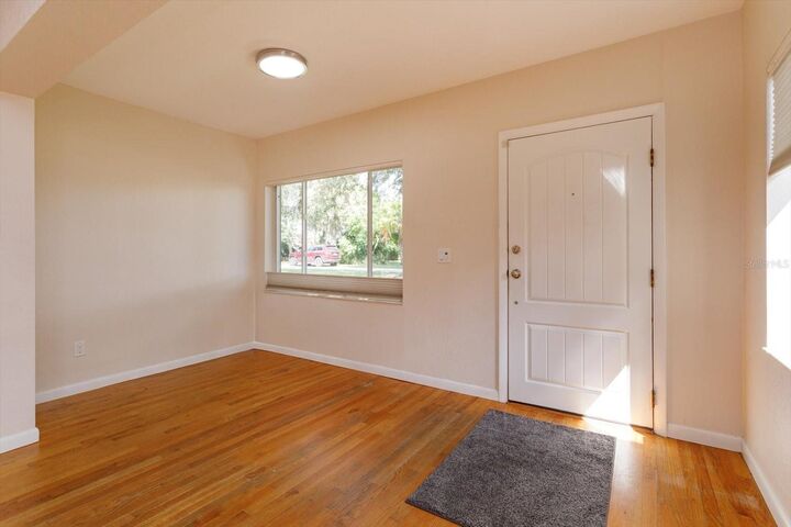 Property Photo: 720 Langston Court FL 32804