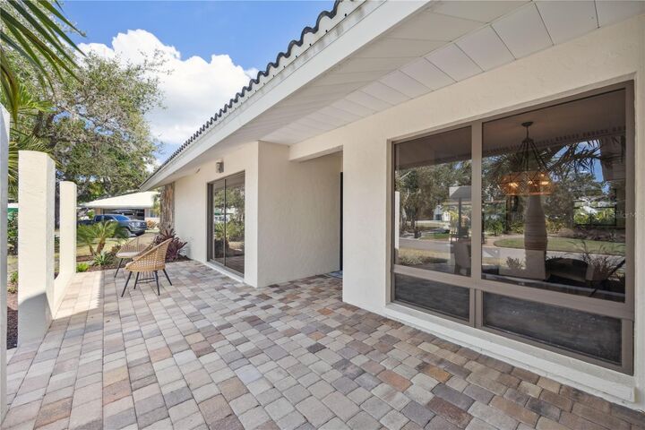 Property Photo:  456 Yacht Harbor Drive  FL 34229 