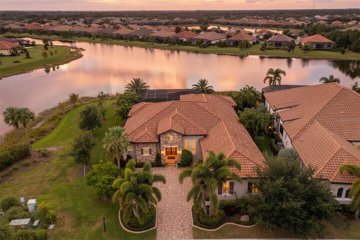 Property Photo: 15805 Castle Park Terrace FL 34202