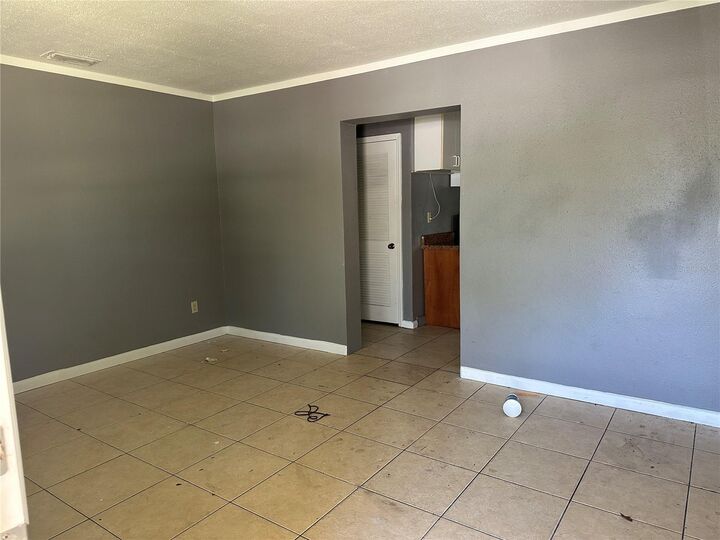 Property Photo:  703 S Castle Court  FL 33612 