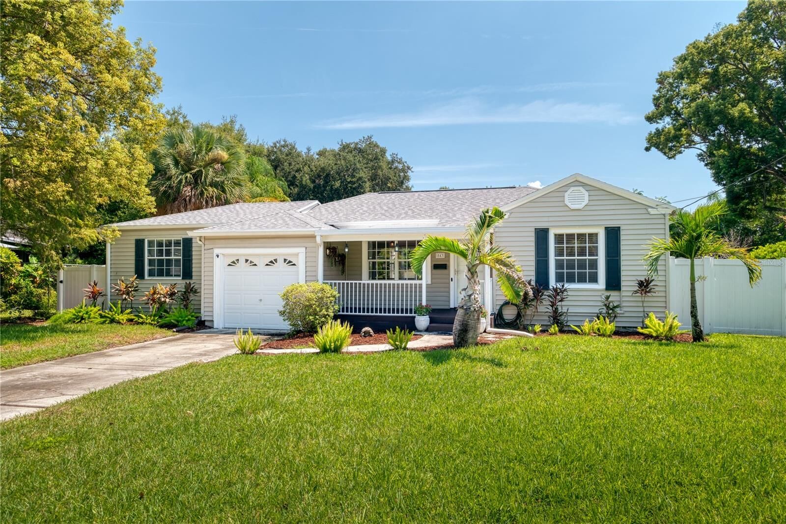 Property Photo:  843 Palm Drive  FL 32803 
