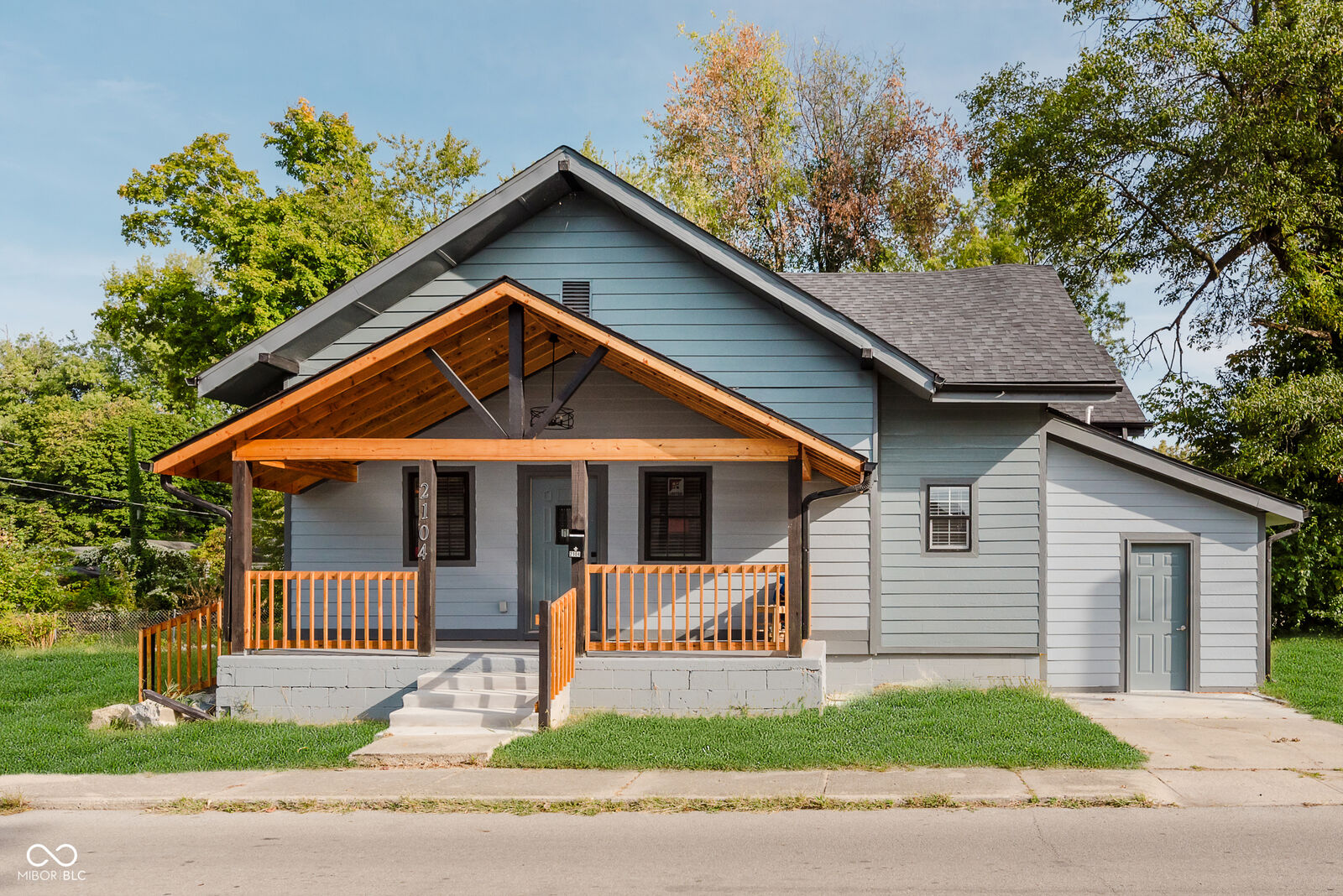 Property Photo:  2104 W 16th Street  IN 46016 