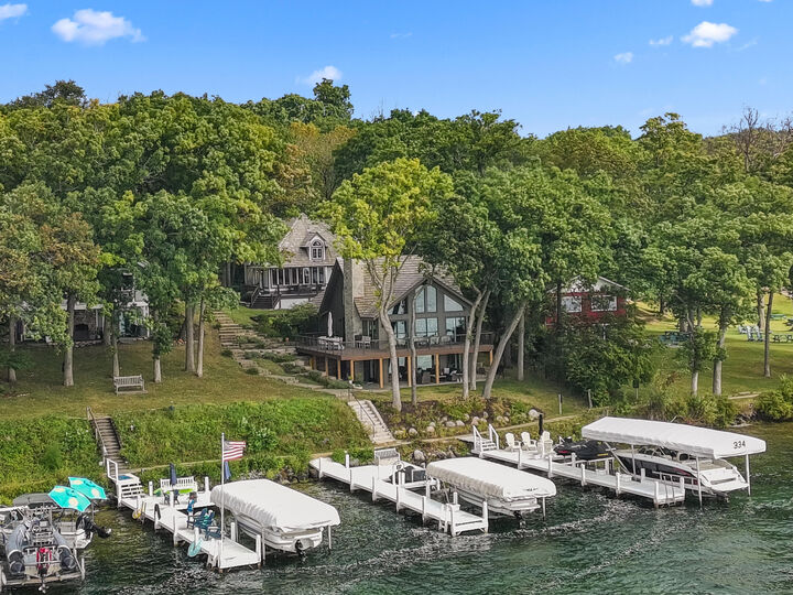 Property Photo:  9 Dartmouth Rd  WI 53191