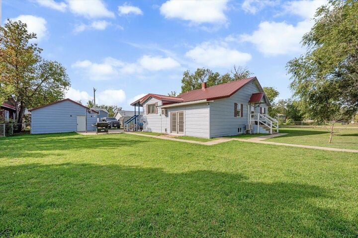 Property Photo: 611 2nd Street SD 57762