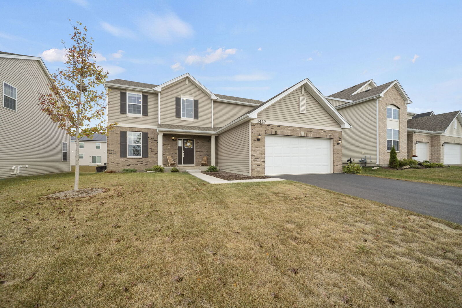 Property Photo: 1427 Garfield Drive IL 60119