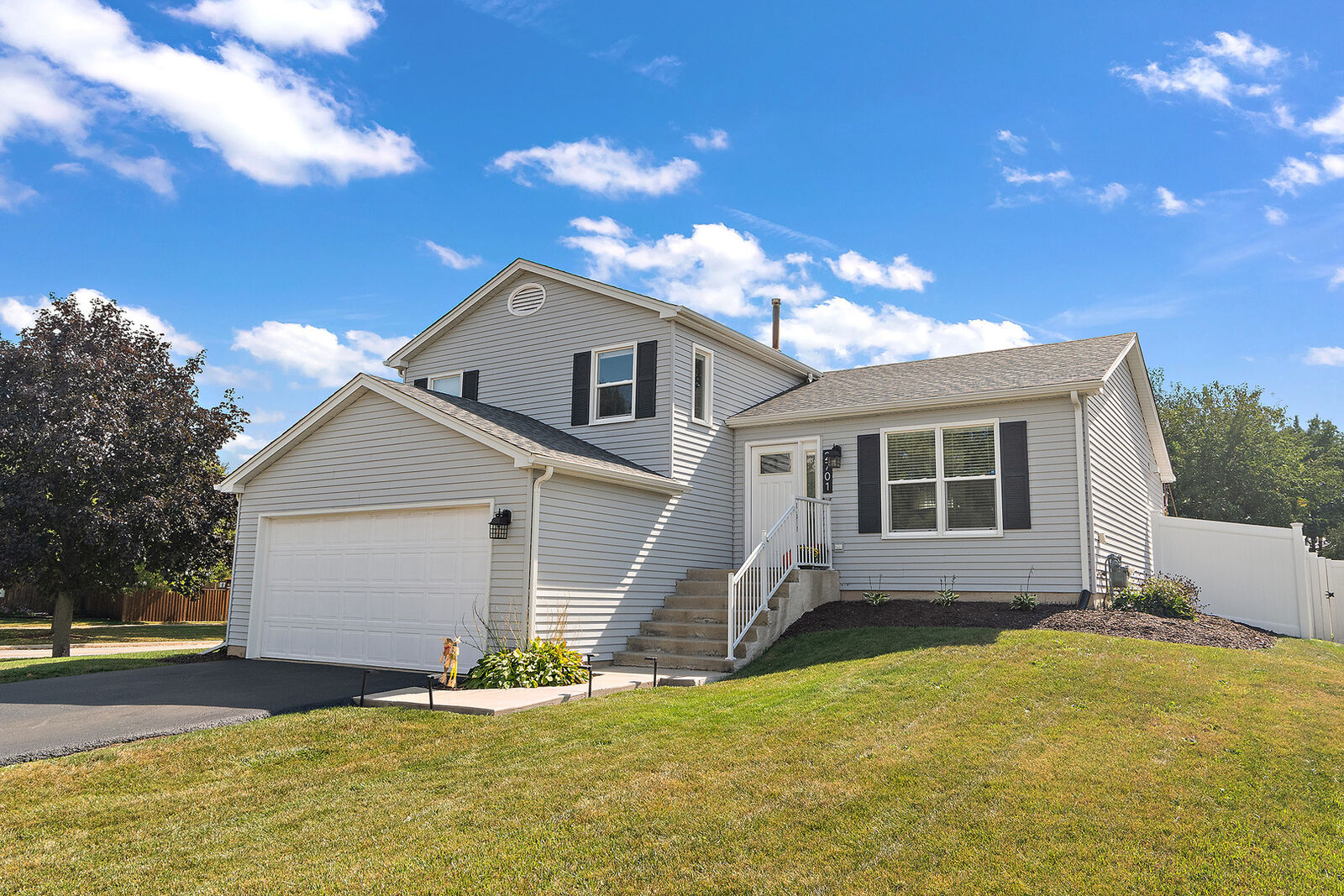 Property Photo:  