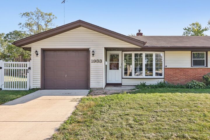 Property Photo:  1933 Whittier Lane  IL 60193 