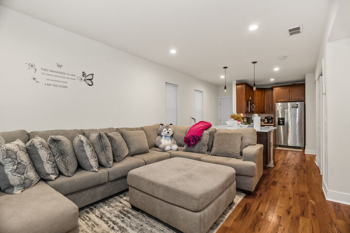 Property Photo:  1640 N Talman Avenue  IL 60647 