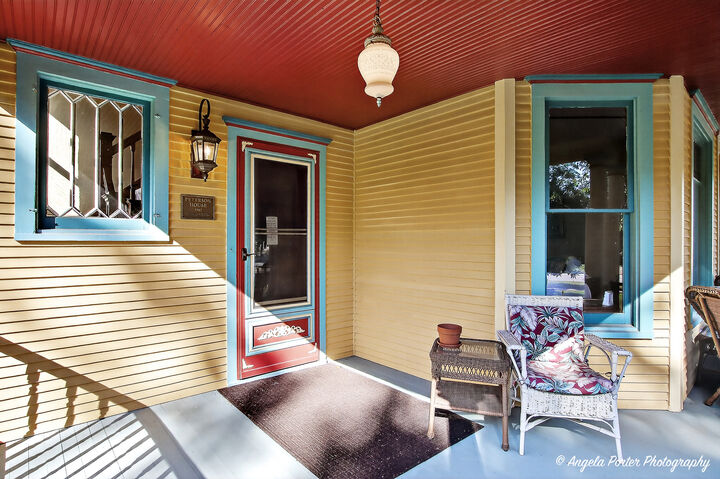 Property Photo:  200 W Woodstock Street  IL 60014 