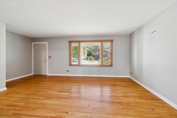 Property Photo: 696 N Stephen Drive IL 60067