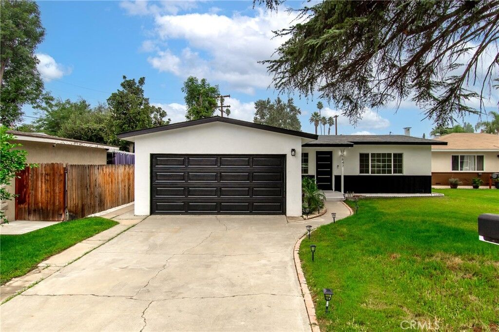 Property Photo:  5847 Meadowbrook Lane  CA 92504 