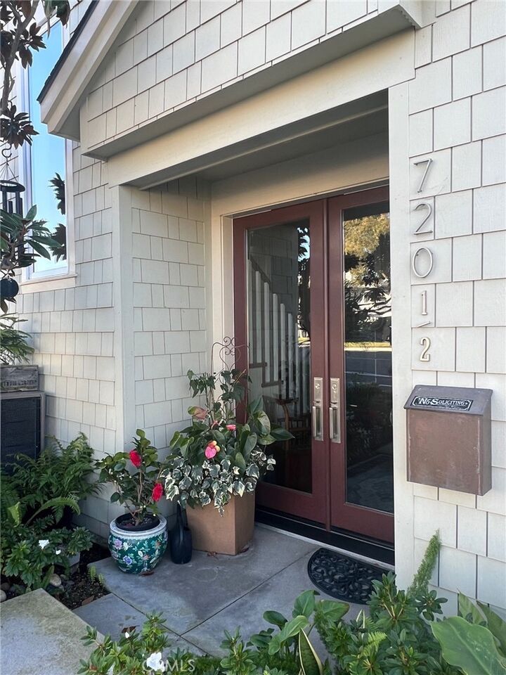 Property Photo:  720 1/2 Poinsettia Ave  CA 92625 