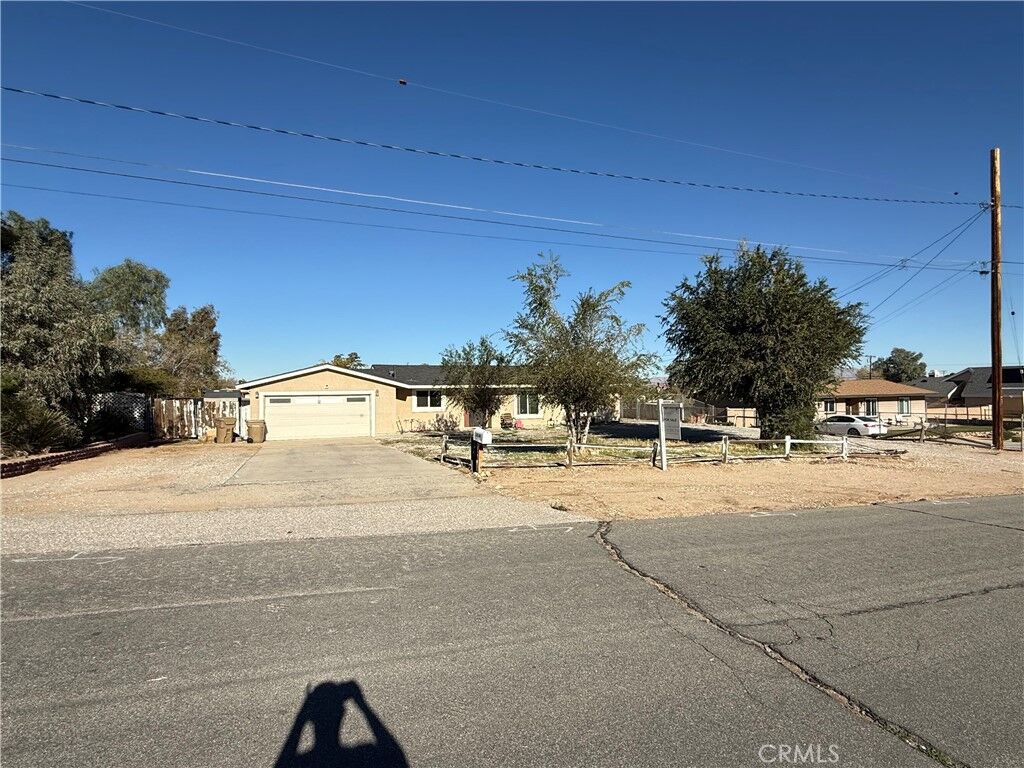 Property Photo: 18140 Capri St CA 92345