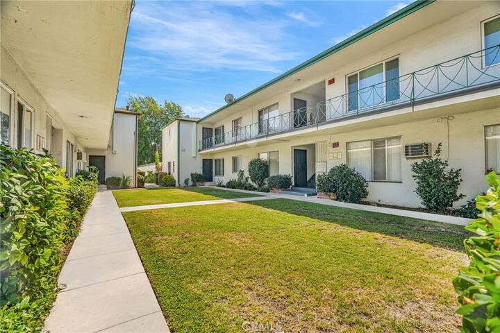 Property Photo: 5828 Unit 2 Whitsett CA 91607