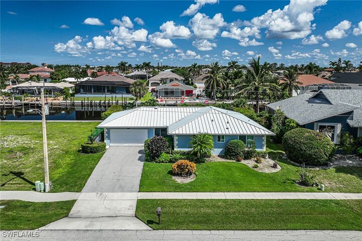 Property Photo:  816 Manor Terrace  FL 34145 