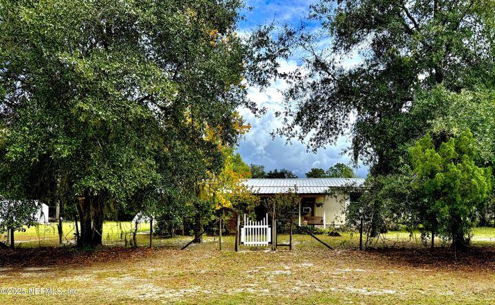 Property Photo:  210 Lenore Avenue  FL 32148 
