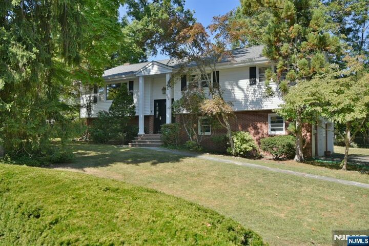 202 Melrose Place  Ridgewood NJ 07450 photo