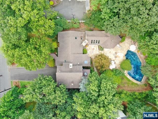Property Photo:  405 Highview Road  NJ 07631 