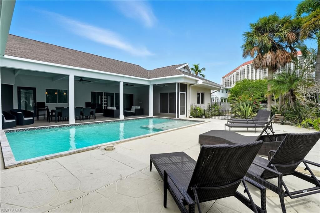 Property Photo:  5122 Starfish Ave  FL 34103 