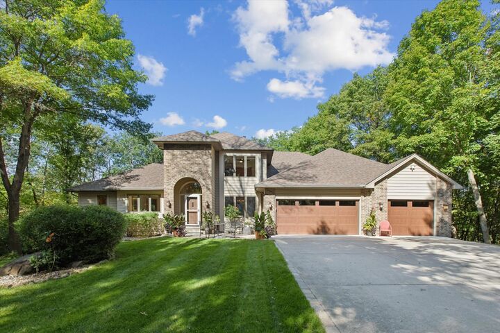 Property Photo:  18444 Valley Ridge Court  MN 55372