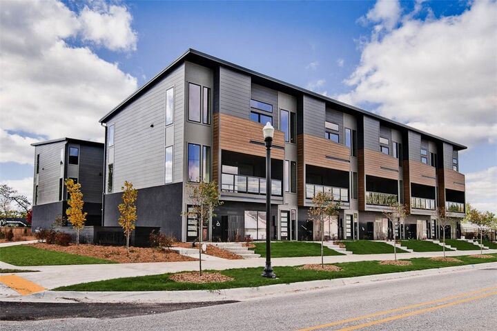 Property Photo:  208 NW 9th Street  AR 72712