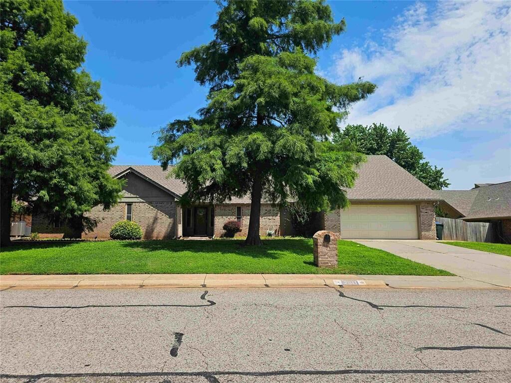 Property Photo:  2011 Creighton Drive  OK 73071 