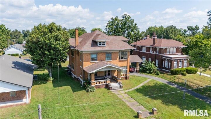 Property Photo:  216 W Poplar Street  IL 62946 