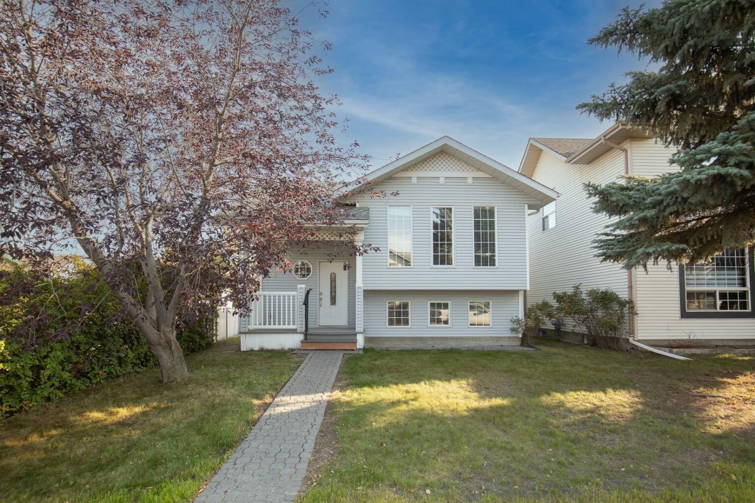 Property Photo:  6 King Close  AB T4P 3P5 
