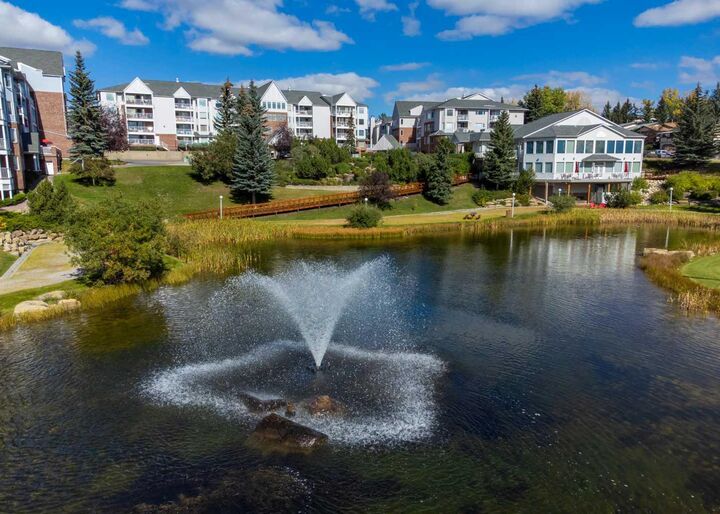 Photo de la propriété:  1211 Hawksbrow Point NW 1211  AB T3G 4C9 