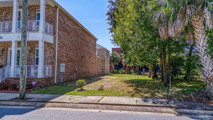 Property Photo: 400 Blk W Intendencia St FL 32502