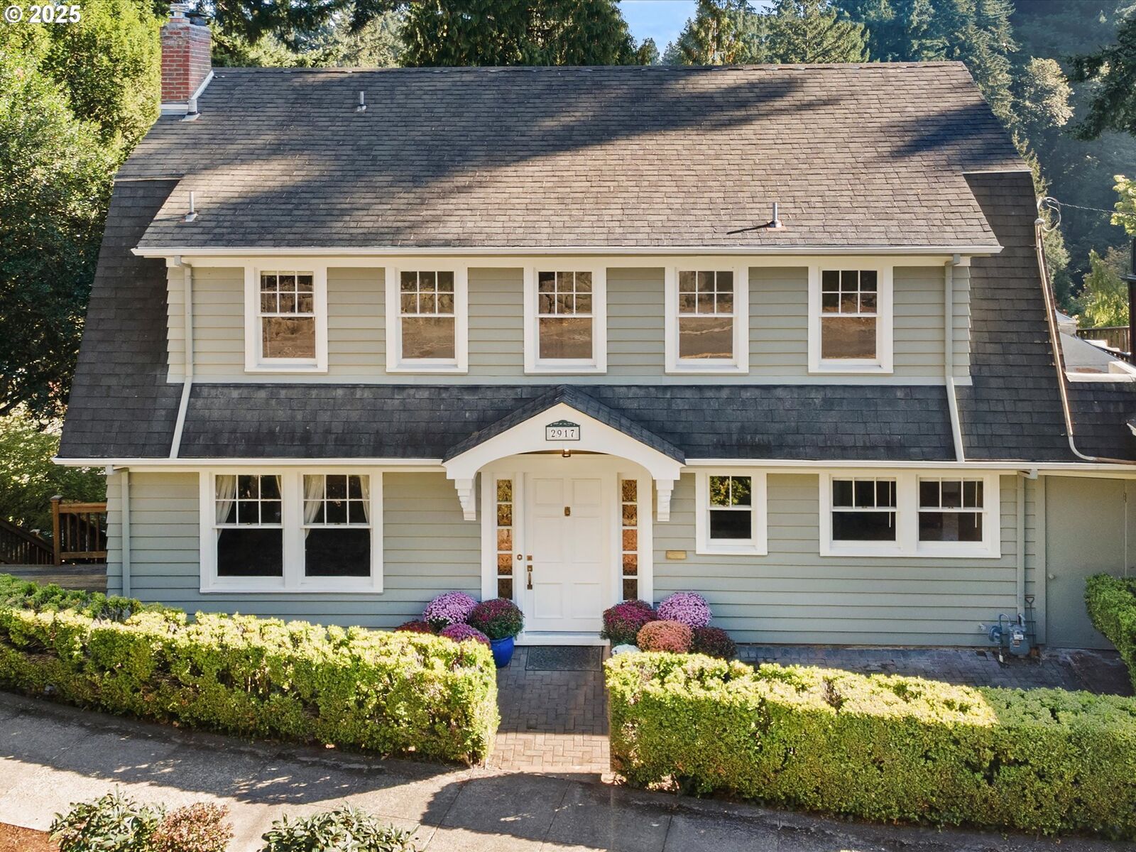 Property Photo:  2917 SW Fairview Blvd  OR 97205 