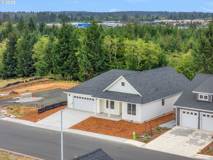 Property Photo: 1120 SE Bugle Ave OR 97146