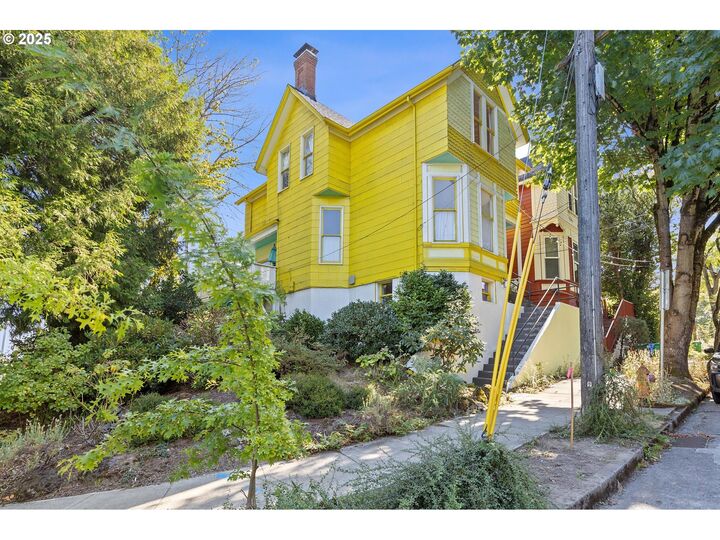 Property Photo:  3204 S Kelly Ave  OR 97239 