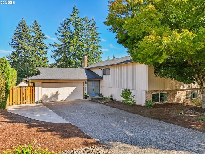 Property Photo:  17900 Monticello Dr  OR 97027 