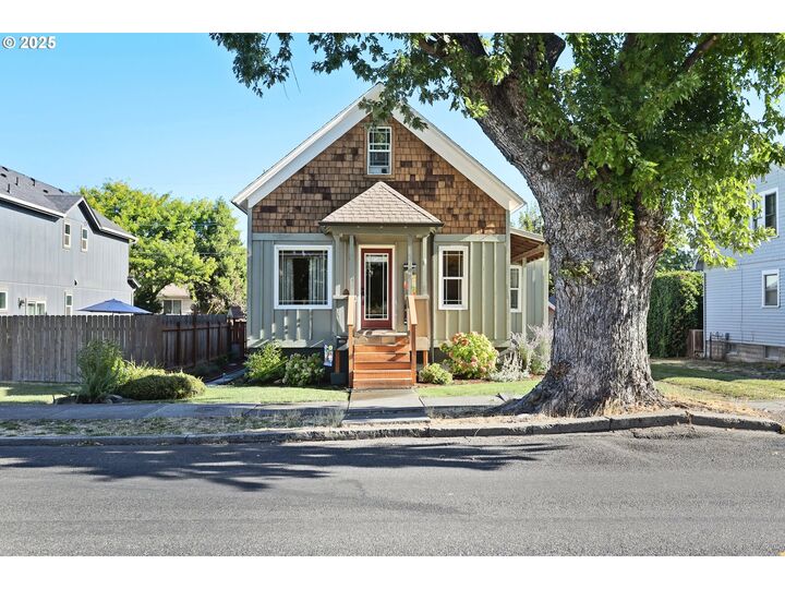 811 W 9th St  The Dalles OR 97058 photo
