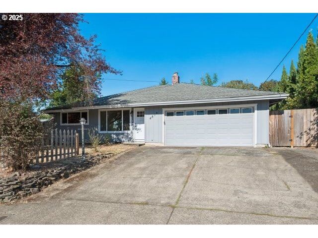 Property Photo:  4819 SE Roethe Rd  OR 97267 