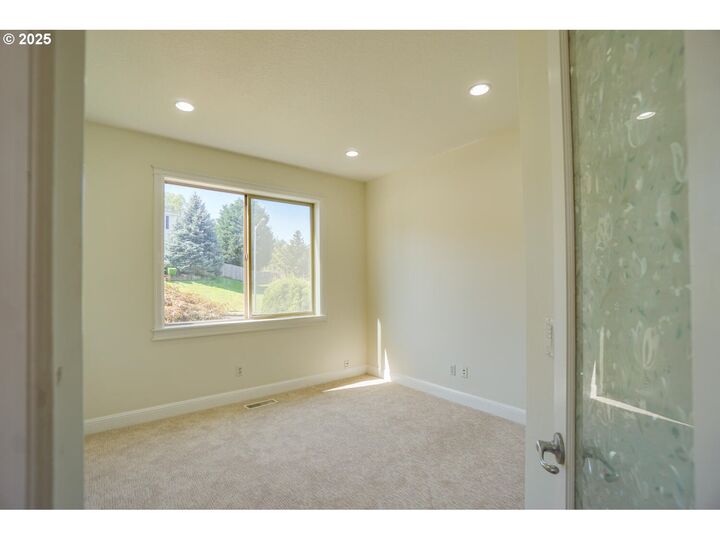 Property Photo:  1727 NW Ogden St  WA 98607 
