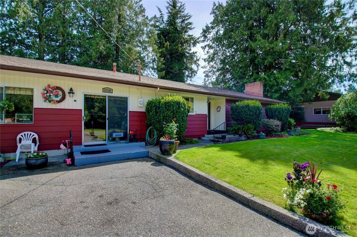 Property Photo:  2310  Alison Avenue  WA 98273 